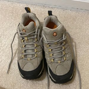 Merrell Moab ventilator taupe size 9